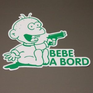 AUTOCOLLANT "BEBE A BORD"  VERT
Dimensions : 110 x 125 mm