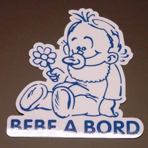 AUTOCOLLANT "BEBE A BORD"  BLEU
Dimensions : 110 x 125 mm