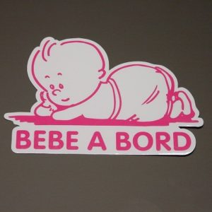 AUTOCOLLANT "BEBE A BORD"  ROSE
Dimensions : 110 x 125 mm