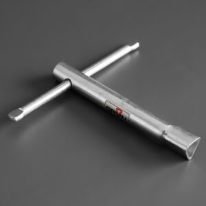 CLEF TRIANGULAIRE POUR POTEAU CONIQUE