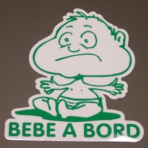 AUTOCOLLANT "BEBE A BORD"  VERT
Dimensions : 110 x 125 mm