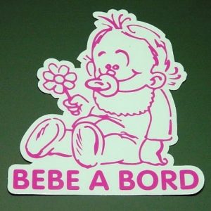 AUTOCOLLANT "BEBE A BORD"  ROSE
Dimensions : 110 x 125 mm