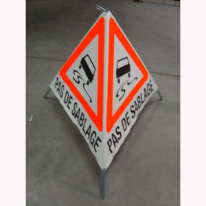 TREPIED REPLIABLE EN TOILE 900 mmsymbole A,8  texte   "PAS DE SABLAGE"