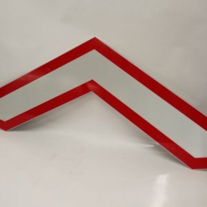 B7b             ANGLE BLANC/ROUGE  REFL.PLAT
dimensions 1250 x 194 x 3 mm