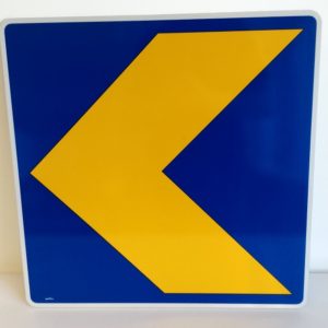 CARRE EN ALUMINIUM PLAT : 2 MM,DIMENSIONS: 500 x 500 MM,"CHEVRON"