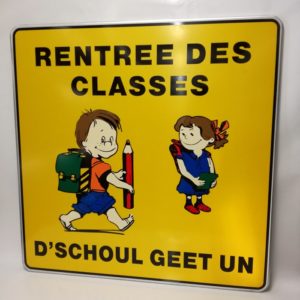 "RENTREE DES CLASSES"  1000x1000 mm REFL. RANDFORM
"D'SCHOUL GEET UN"