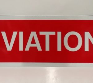 FLECHE EN ALUMINIUM PLAT : 3 MM,DIMENSIONS: 1250 X 330 MM,"DEVIATION"  ---> VERS LA DROITE !