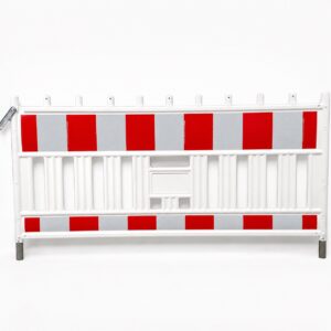 BARRIERE DE PROTECTION EN PVC BLANC type: FUTUREdimensions:  2000 x 1110 x 50 mmavec bandes RF cl. 1 et pieds 42 mm