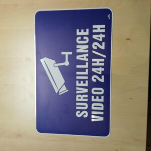 RECTANGLE EN ALUMINIUM PLAT BLEU /BLANC : 2 MM, DIMENSIONS: 410 x 250 MM,R20 MM"SURVEILLANCE VIDEO"